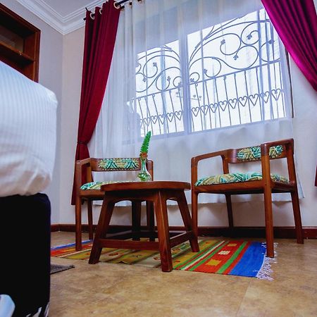 Gazelle Guest House 캄팔라 외부 사진