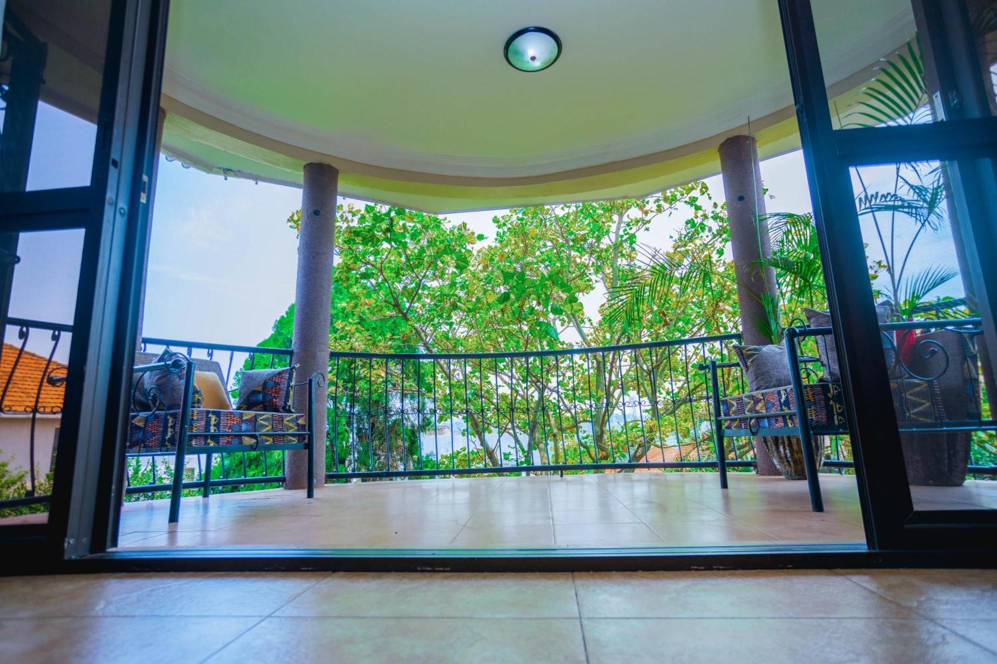 Gazelle Guest House 캄팔라 외부 사진